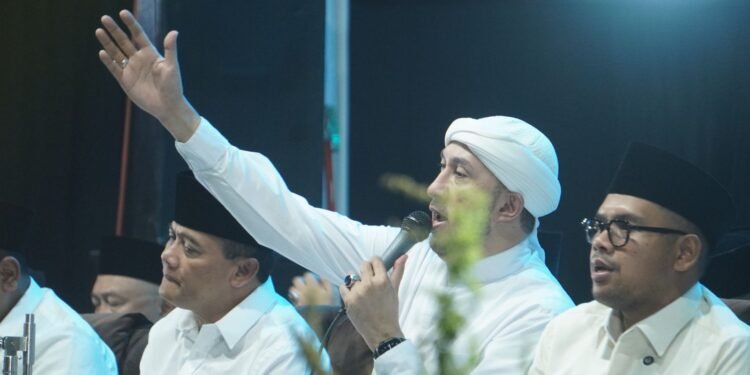 Doakan Jawa Tengah Berkah, Ribuan Warga Lantunkan Doa di Jateng Bersholawat