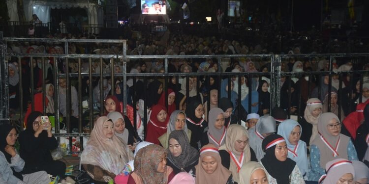 Doakan Jawa Tengah Berkah, Ribuan Warga Lantunkan Doa di Jateng Bersholawat