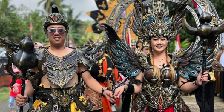 Tangan Kreatif Luji Asno Ciptakan Kostum Karnaval Unik