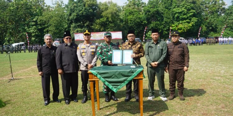 Dandim 0736/Batang Resmi Tutup TMMD Sengkuyung Tahap III Desa Plelen