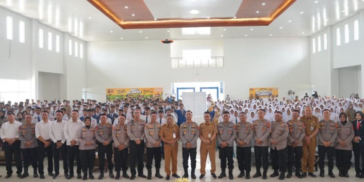 Momen HUT Polwan, Kapolres Batang Ajak Siswa SMP Jadi Garda Terdepan Perlindungan Anak