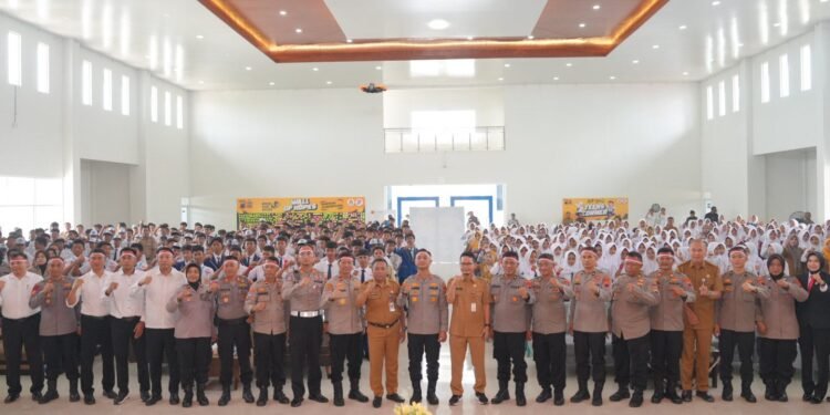 Momen HUT Polwan, Kapolres Batang Ajak Siswa SMP Jadi Garda Terdepan Perlindungan Anak