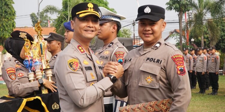 Apresiasi Kinerja, Kapolres Batang Beri Reward Anggota Berprestasi