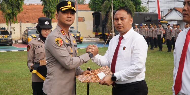 Apresiasi Kinerja, Kapolres Batang Beri Reward Anggota Berprestasi