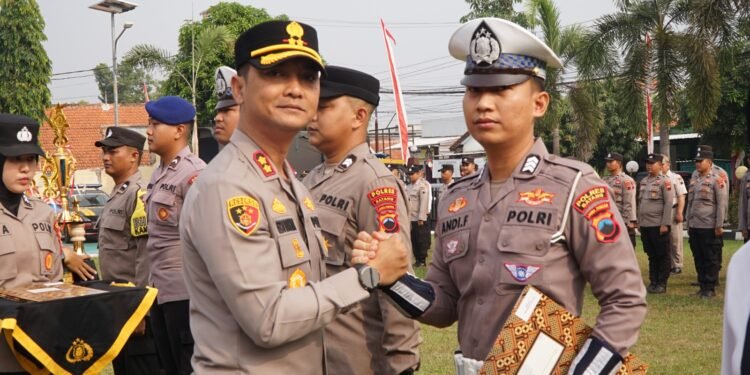 Apresiasi Kinerja, Kapolres Batang Beri Reward Anggota Berprestasi