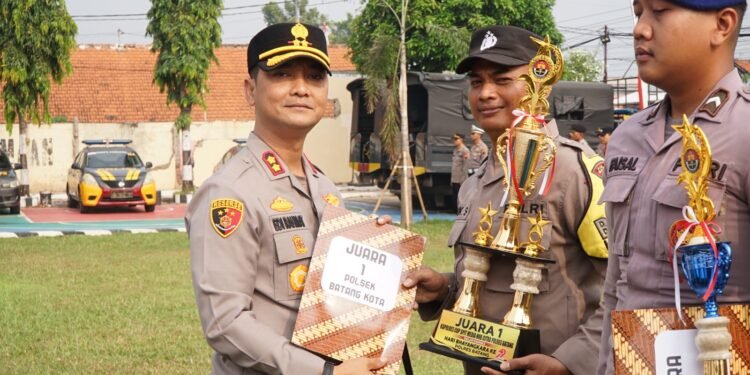 Apresiasi Kinerja, Kapolres Batang Beri Reward Anggota Berprestasi