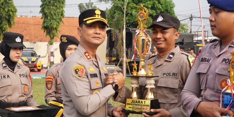 Apresiasi Kinerja, Kapolres Batang Beri Reward Anggota Berprestasi