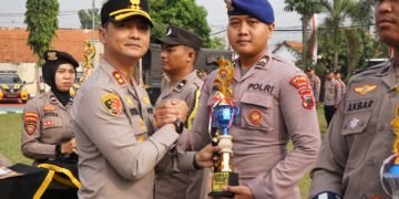 Apresiasi Kinerja, Kapolres Batang Beri Reward Anggota Berprestasi