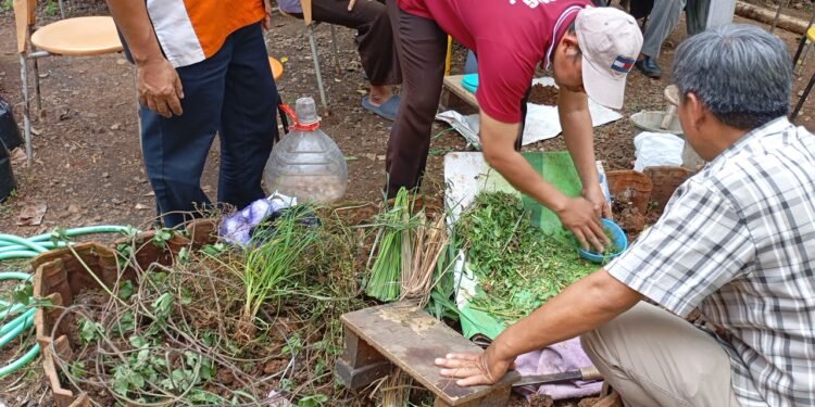 YBPI Kab. Batang Gelar Pelatihan Pembuatan Pupuk Organik dengan Konsep GERDULIRUTA