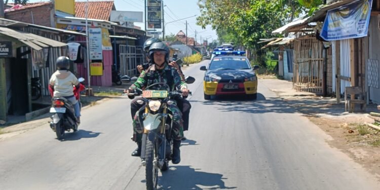 Pastikan Situasi Kondusif, Personel Gabungan Sisir Wilayah Perbatasan