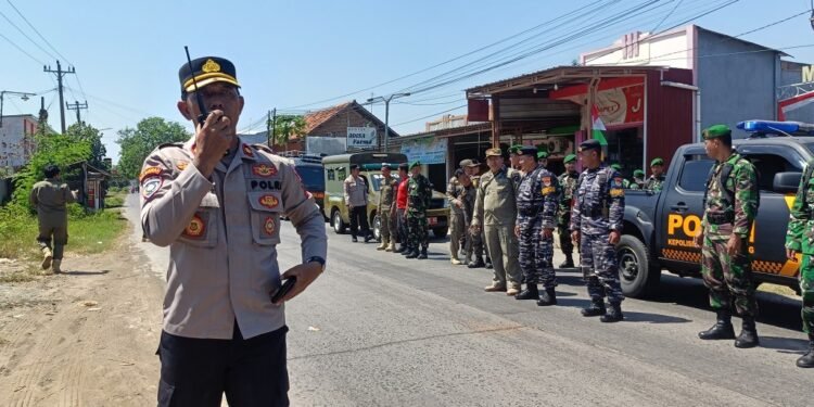 Pastikan Situasi Kondusif, Personel Gabungan Sisir Wilayah Perbatasan