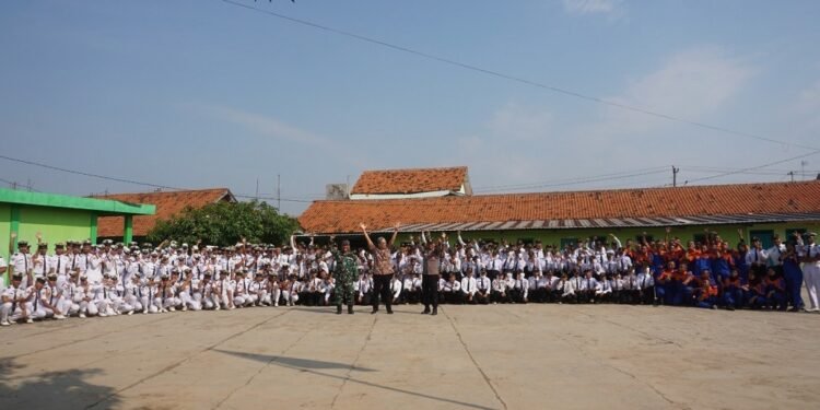 Marak Demonstrasi, TNI/Polri Edukasi Pelajar agar Tak Terprovokasi