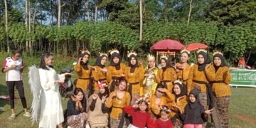 Lautan Warna Meriahkan Karnaval Spektakuler Dukuh Seprih