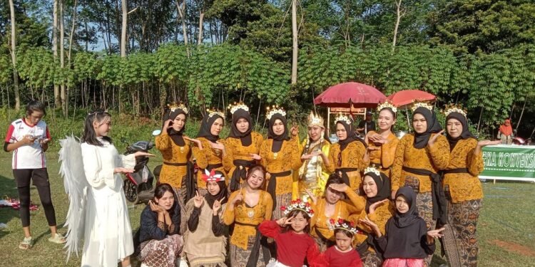 Lautan Warna Meriahkan Karnaval Spektakuler Dukuh Seprih