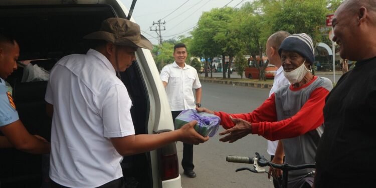 Peduli Sesama, Lapas Batang Bagikan Makan Siang Gratis