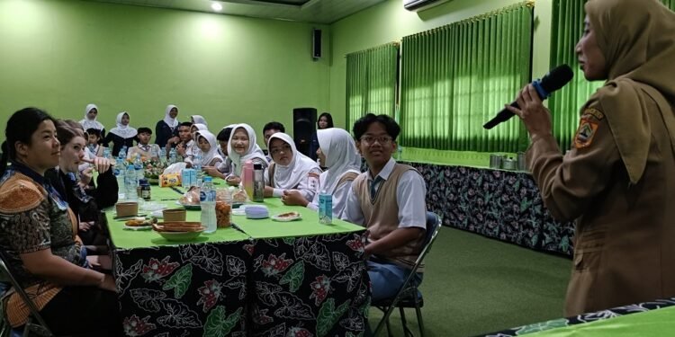 Kunjungi SMAN 2, Pelajar Australia Dalami Kebudayaan Indonesia