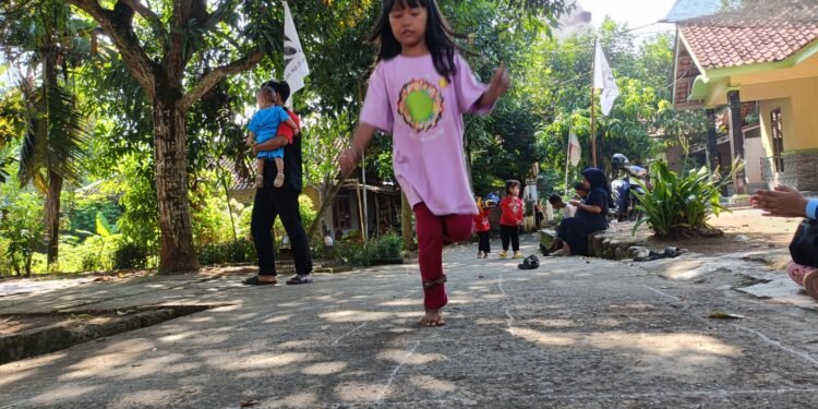 Hindari Gawai, Oi Kecepak Kenalkan Anak Permainan Jadul