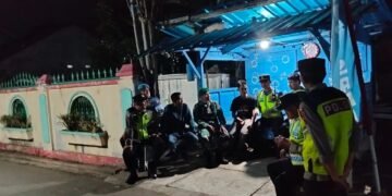 Pastikan Keamanan Wilayah Binaan, Polsek dan Koramil Batang Lakukan Pengecekan Poskamling