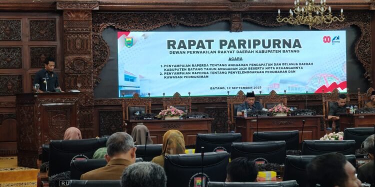 Bupati Batang Sampaikan Nota Keuangan 2026 dan Raperda Perumahan