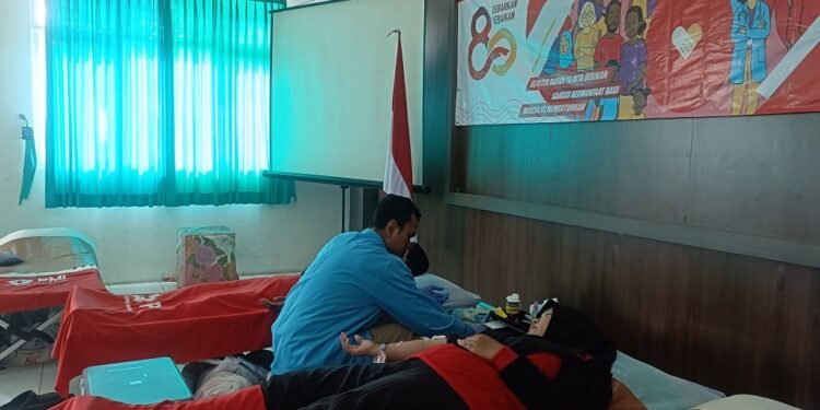 HUT Ke-80, PMI Batang Sambangi Panti Bagikan Sembako