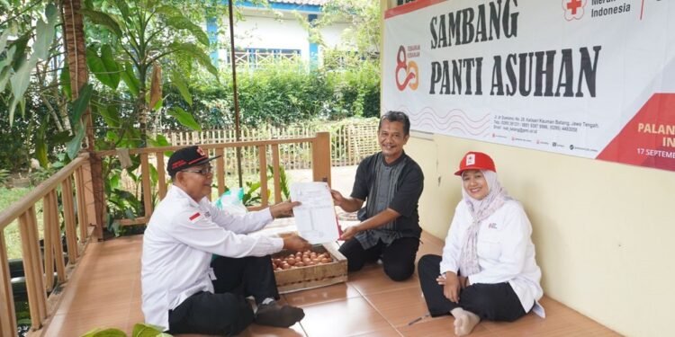 HUT Ke-80, PMI Batang Tebar Kebaikan Lewat Donor Darah hingga Penanaman Mangrove