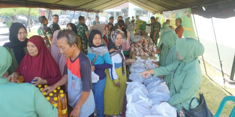 Bantu Ringankan Ekonomi Masyarakat Kodim 0736/Batang Gelar Pasar Murah