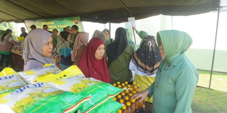 Bantu Ringankan Ekonomi Masyarakat Kodim 0736/Batang Gelar Pasar Murah