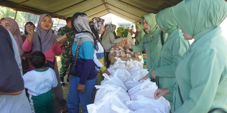 Bantu Ringankan Ekonomi Masyarakat Kodim 0736/Batang Gelar Pasar Murah