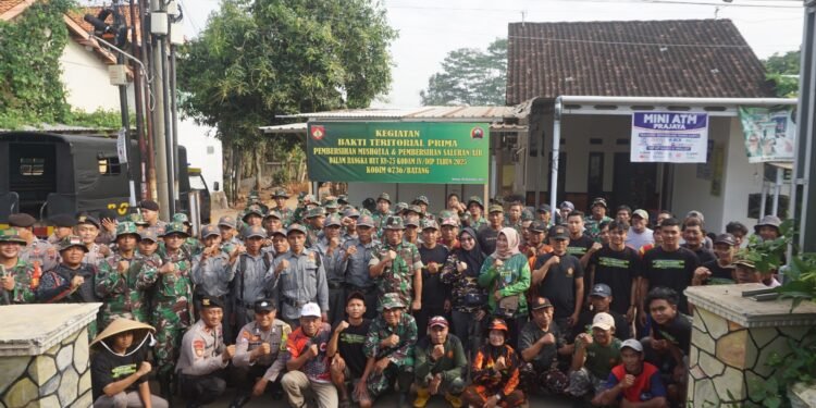 Kodim 0736/Batang Gelar Karya Bhakti Teritorial Prima Bersihkan Pesantren dan Saluran Air