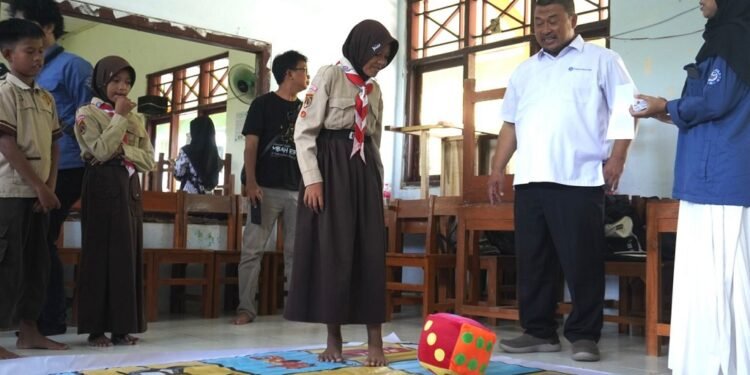 Dosen Pulang Kampung, IPB Edukasi Anak Nelayan Lewat Permainan