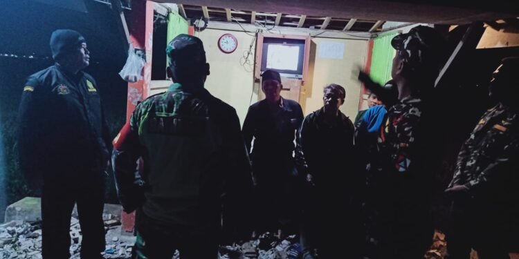 Koramil 03/Gringsing Bersama Ormas dan Linmas Gelar Patroli Siskampling