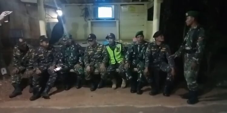 Melalui Siskamling Babinsa Koramil Subah Dan Warga Jaga Keamanan Wilayah