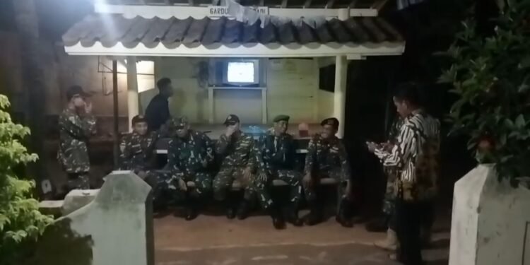 Melalui Siskamling Babinsa Koramil Subah Dan Warga Jaga Keamanan Wilayah