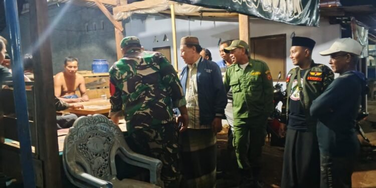 Minimalisir Tindak Kejahatan Babinsa Ajak Warga Giatkan Kembali Siskamling