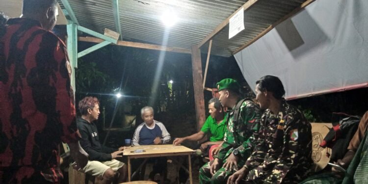 Penguatan Binter, Koramil 12/Tulis Kembali Gelar Patroli Siskamling di Desa Kedungsegog