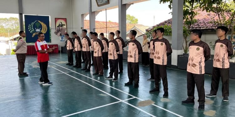 Tanamkan Kedisiplinan, Warga Binaan Berlatih Kepramukaan