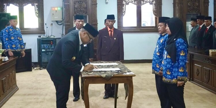 Bupati Batang Tekankan Penyegaran Jabatan dan Metodologi Kerja Terukur