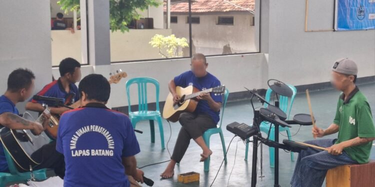 Asah Bakat Bermusik, Warga Binaan Manfaatkan Media Lapangkustik