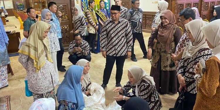 Kukuhkan Pengurus Baru, Dekranasda Batang Dokumentasikan Motif 16 Batik Rifaiyah