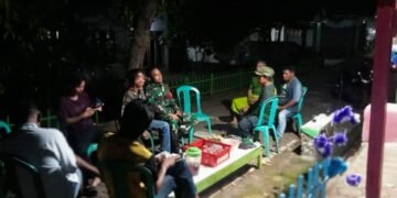 Serma zaenal Sambangi Pos Kamling Desa Tambak Boyo, Waspada Cuaca Extrem