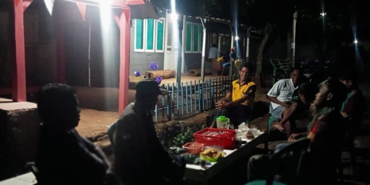 Serma zaenal Sambangi Pos Kamling Desa Tambak Boyo, Waspada Cuaca Extrem