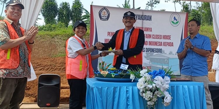 Edukasi Peternak, Undip Bangun Kandang Berbasis IoT