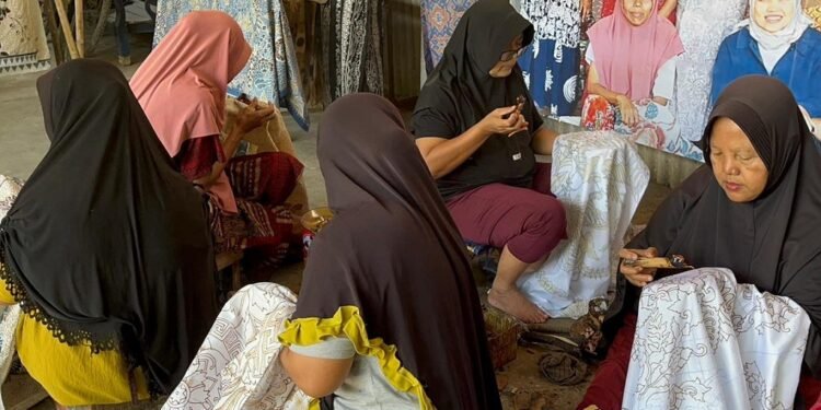 Supardi, Perajin Batik Asal Batang yang Menjaga Warna Alam Tetap Hidup