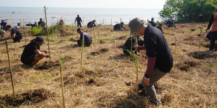 Wujudkan Industri Hijau, KEK Industropolis Batang Hijaukan Pesisir Utara