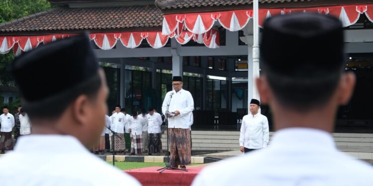 Bupati Batang Kucurkan Insentif, Jaminan Pensiun, dan Keselamatan Kerja untuk Guru Madin