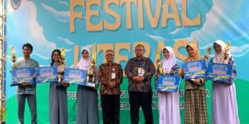 Pelajar SMANDA Juarai Lomba Resensi Buku Disperpuska Batang