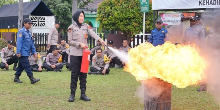 Bhabinkamtibmas Batang Digembleng Jadi Polisi Penolong