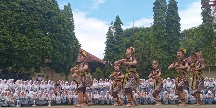 Meriahnya Bulan Bahasa, di SMAN 1 Bandar