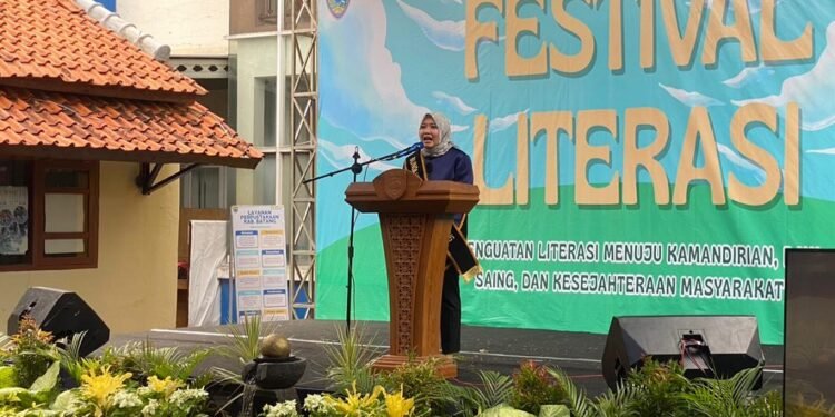 Bupati Batang Ajak Warga Jadikan Membaca Sebagai Gaya Hidup