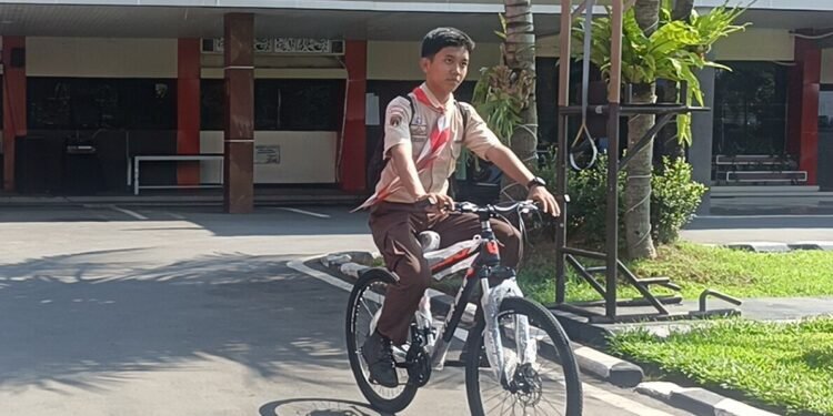 Ajukan Pertanyaan Kritis, Pelajar Batang Dihadiahi Gubernur Sepeda